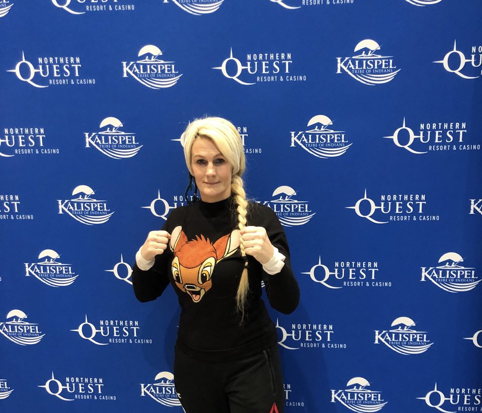Cindy Dandois, peleadora de Artes Marciales Mixtas (Twitter @DandoisCindy)