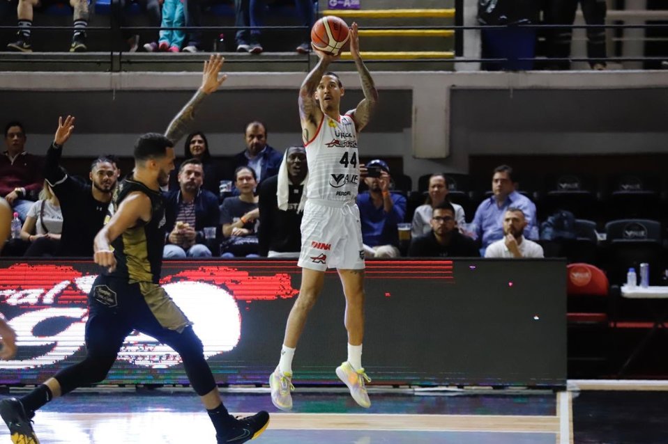 El marcador terminó en 80-75. (Cortesía)
