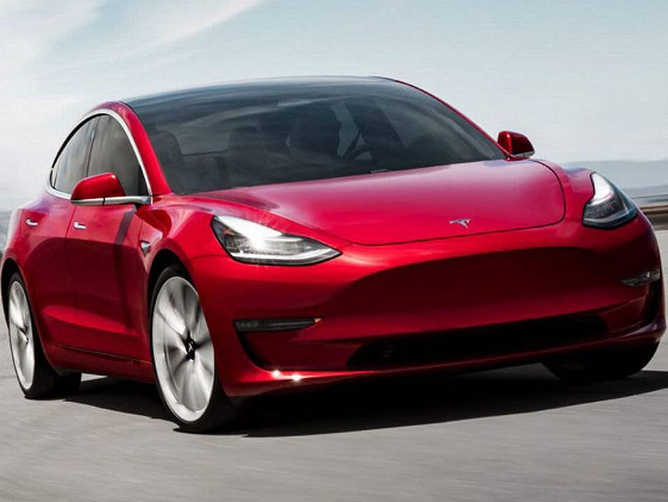 El Tesla Model 3 cuenta con un modo de piloto automático. (Tesla)