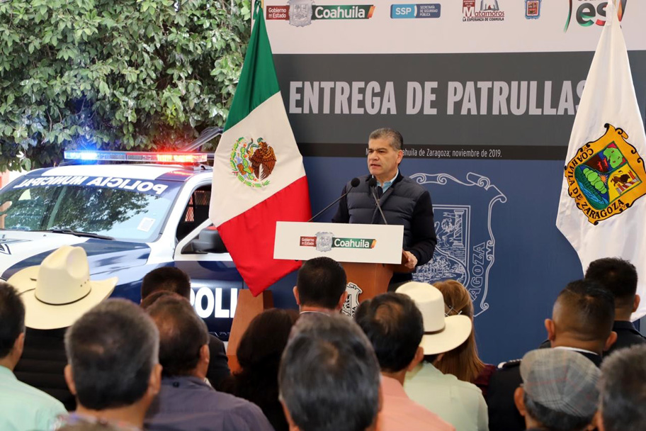 Entregó seis patrullas, así como equipo de seguridad táctico, como de computo. (Iván Sánchez)