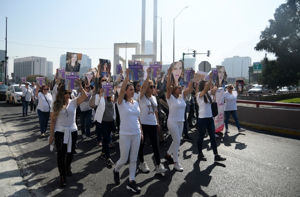 El grupo de la asociación civil Venumia marchó en San Pedro Garza García, para pedir justicia tras el asesinato de Abril Pérez. (Foto: Jorge López)
