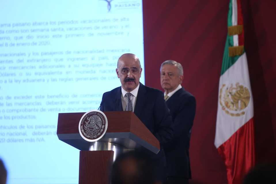 Ricardo Ahued, director de aduanas, en conferencia matutina. (Juan Carlos Bautista)