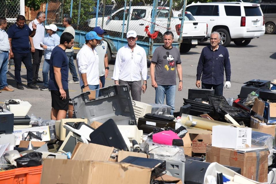 El alcalde Jesús Nader supervisó la jornada de limpieza. (Cortesía)