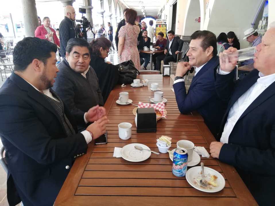 "Para mí tiene 10, porque entregaron al país hecho una verdadera tragedia. Estamos reestructurando al país en todos los niveles de gobierno." (Jaime Z
