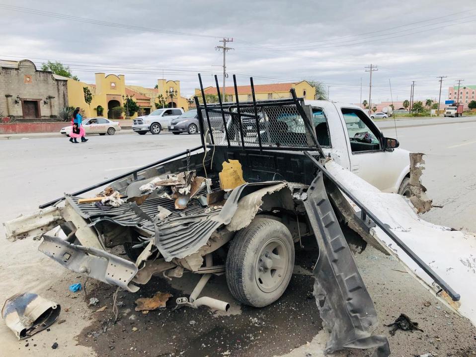 Camioneta de peregrinos siniestrada. (Especial)