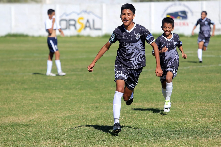 El partido inició alrededor 13:20 horas de este domingo. (Rolando Riestra)