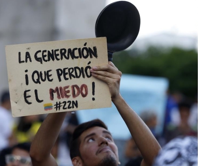 Se invita a que los ciudadanos vayan este día a las plazas más importantes de cada país. (Archivo)