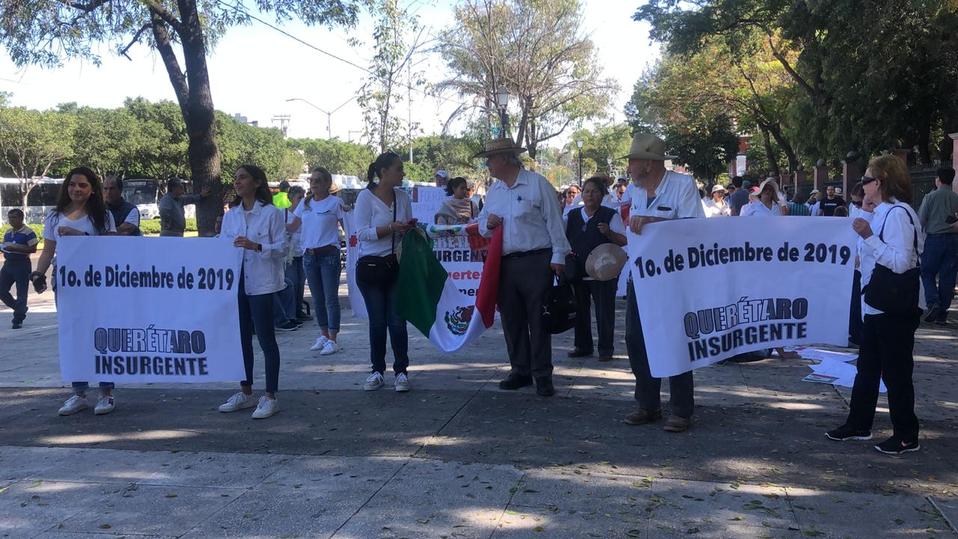 Manifestantes en contra del Presidente protestan en Querétaro. (Estrella Álvarez)