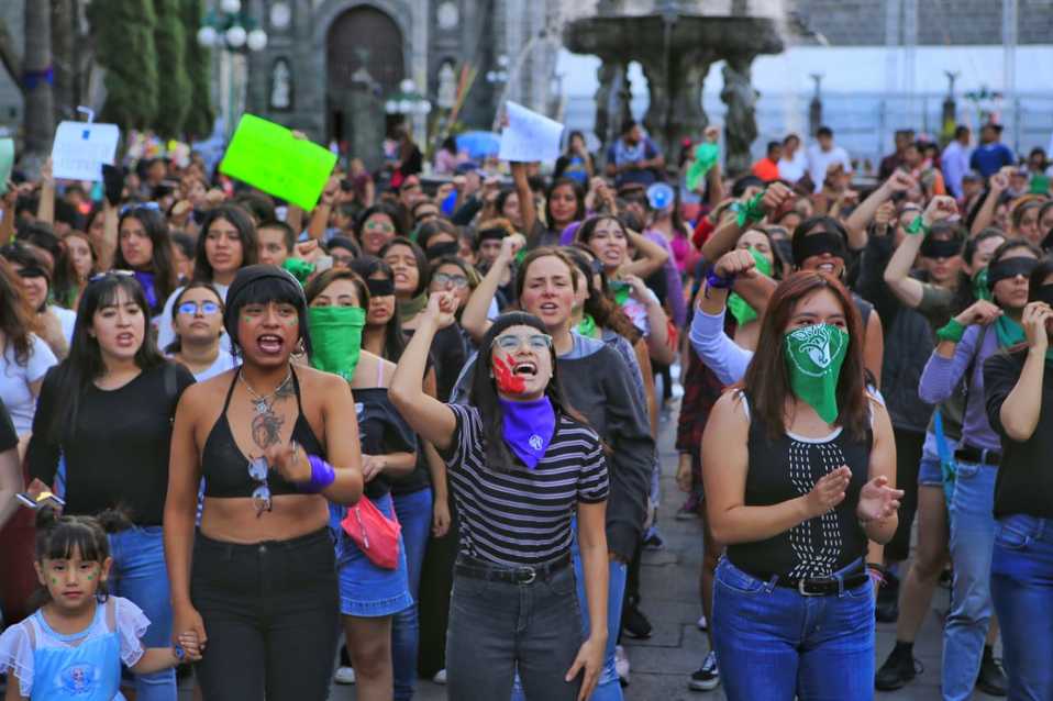 “Cuando matan a una mujer, nos matan a todas y los feminicidios no se detienen", así lo reprocharon las asistentes. (Andrés Lobato)