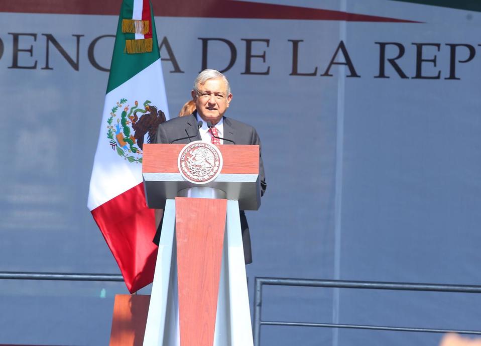 El Presidente López Obrador durante su discurso en el Zózalo. (Héctor Téllez)
