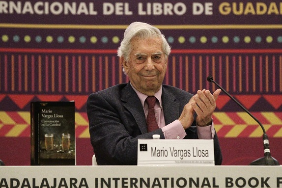 Vargas Llosa festeja 50 años de haber publicado Conversación en La Catedral (Milenio)