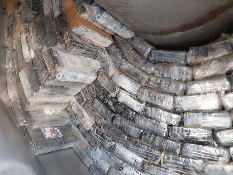 El conductor y la droga fueron puestos a disposición de las autoridades correspondientes./ Especial
