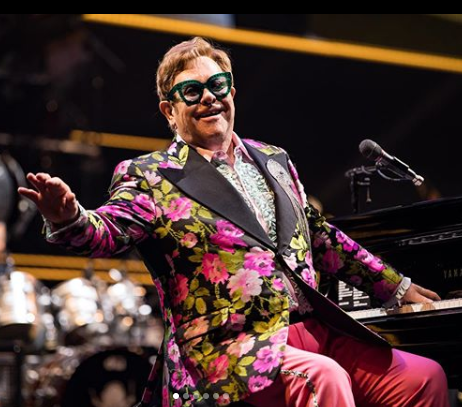 Elton John revela que usó pañales en un concierto. (Instagram: eltonjohn)