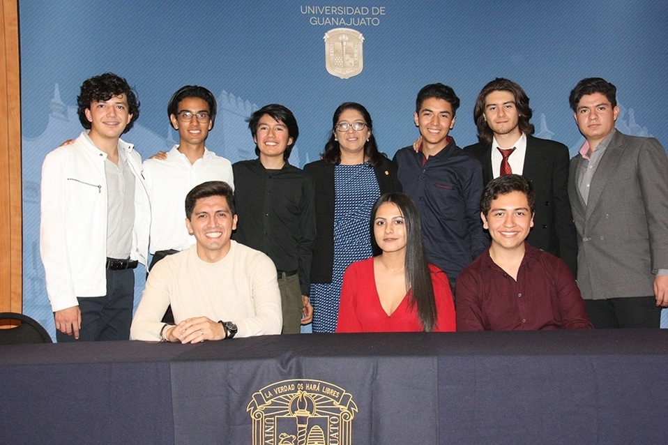 Estudiantes de UG representarán a Guanajuato en Olimpiada de Química. Especial.