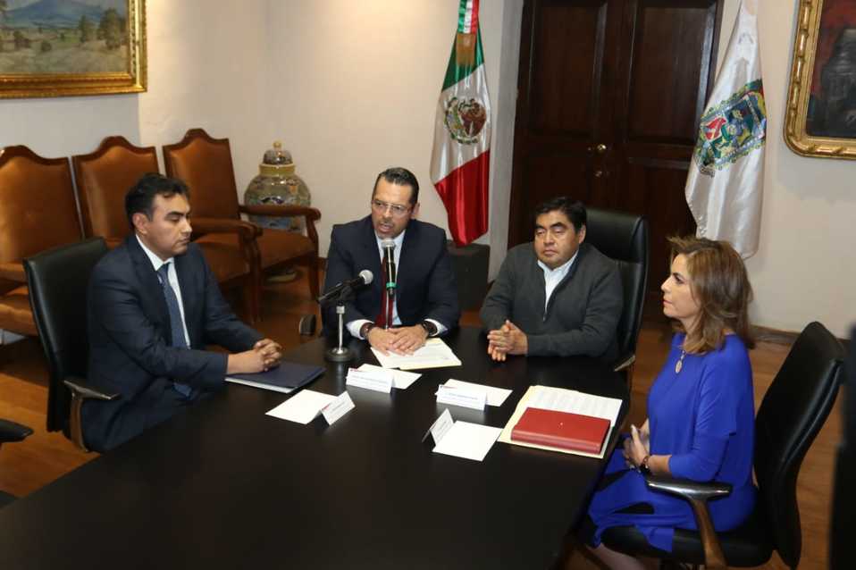Gobernador Miguel Barbosa con el Presidente del Tribunal Superior de Justicia del Estado, Héctor Sánchez Sánchez (Foto: Melanie Torres)