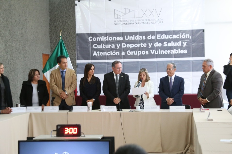 Integrantes del Cecyte pidieron al Congreso de NL trabajar para crear un mejor transporte público inclusivo para personas con discapacidades. (Foto: R