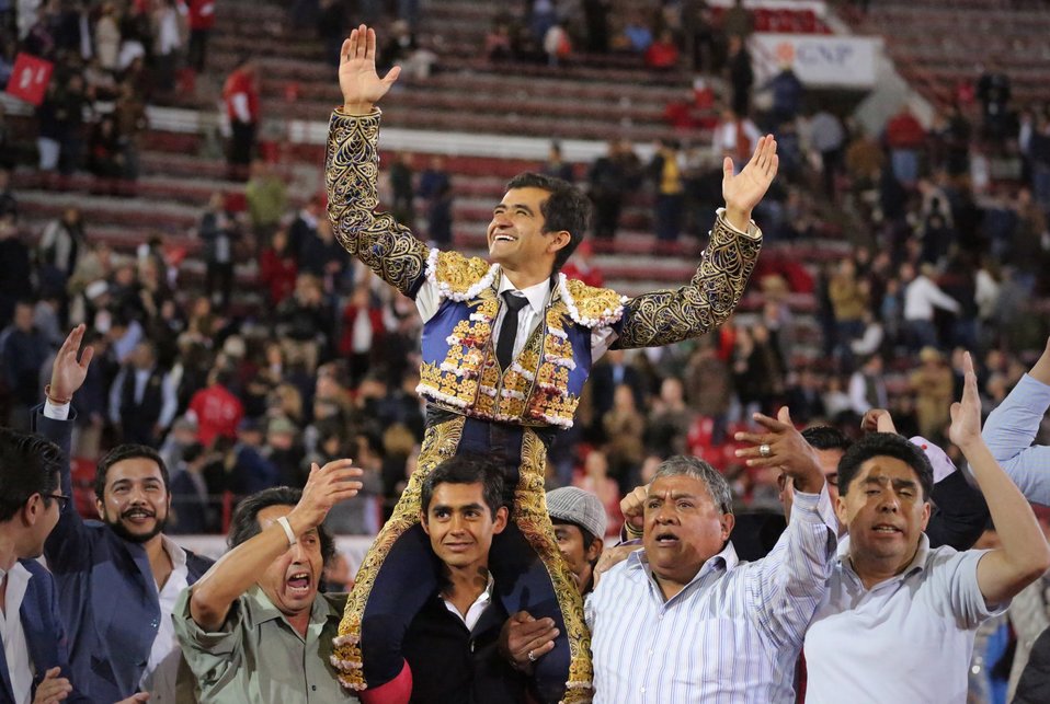 José Adame salió en hombros (La Plaza México)
