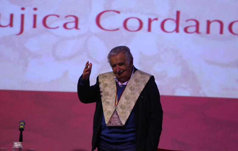 José Mujica, presidente de Uruguay de 2010 a 2015, recibió un doctorado Honoris Causa por parte de la Universidad Iberoamericana. (Héctor Tellez)