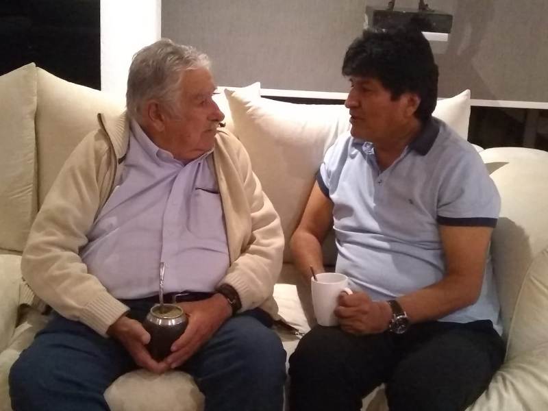 Los mandatarios durante su reunión el la Ciudad de México. (Tomada de @evoespueblo)