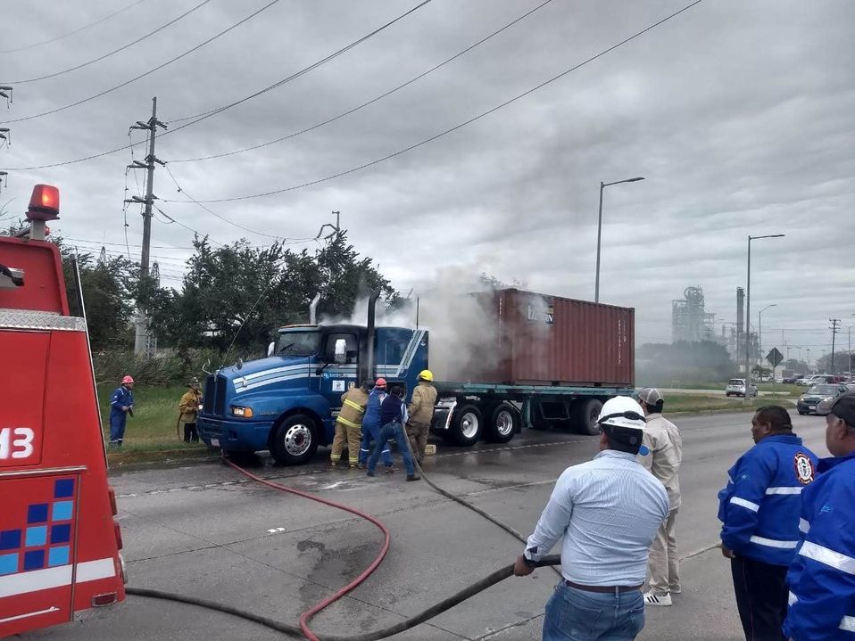 Tráiler se incendia.