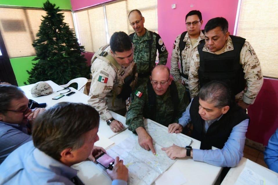 El gobernador participó en una reunión de seguridad.