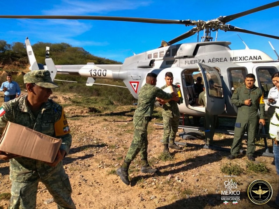 Los elementos del Ejército continúan trabajando en la entrega de víveres. (@SEDENAmx)