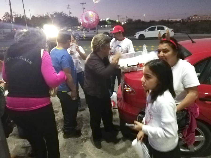 En esta ocasión les tocó llevar ayuda a los familiares. (Multimedios)