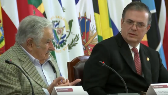 "No importa ser de derecha, centro o izquierda hay que ser latinoamericano y tener la capacidad de soñar", dijo Mujica.