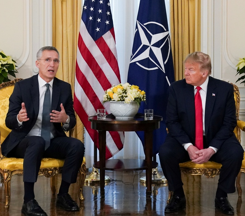 Trump junto al secretario general de la OTAN Stoltenberg, antes de la cumbre de la OTAN, en Londres. (Reuters)