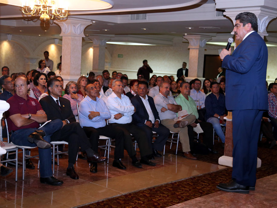 El dirigente de Morena en Durango explicó que contarán con él para otros programas. (Martín Piña Reta)