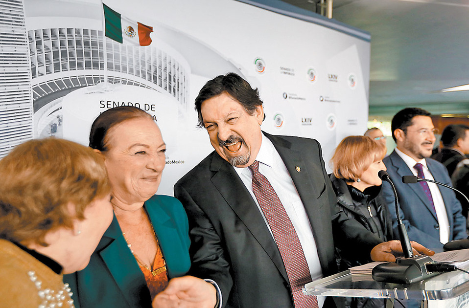 El dirigente del sindicato minero, ayer durante la reunión de comisiones. (Héctor Téllez)