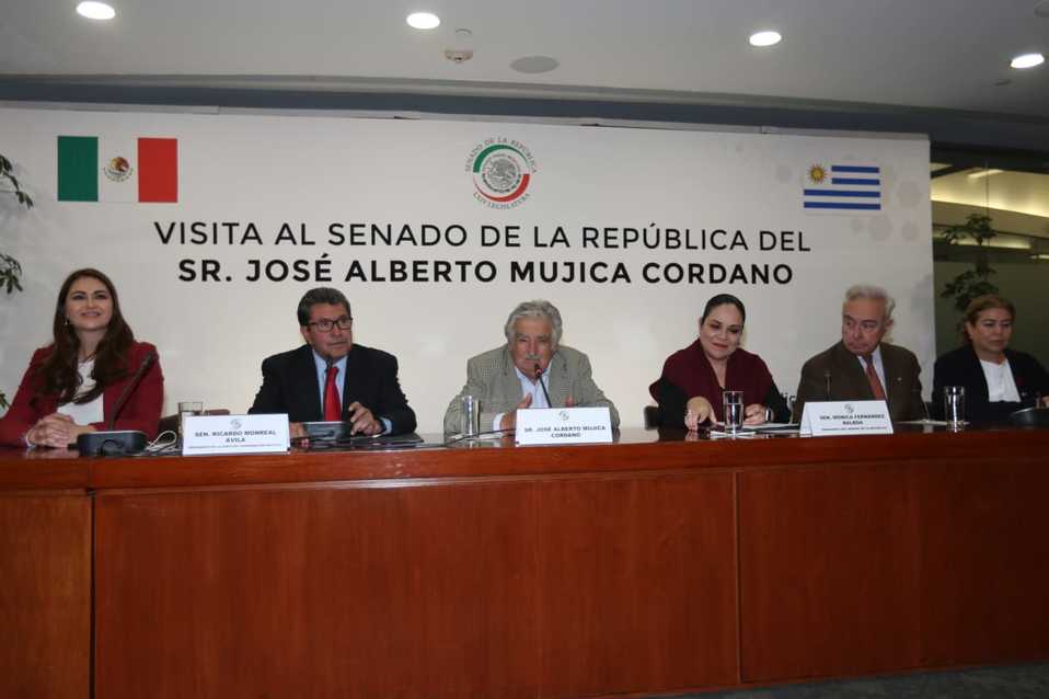 José Mújica visitó el Senado de la República (Javier Ríos)