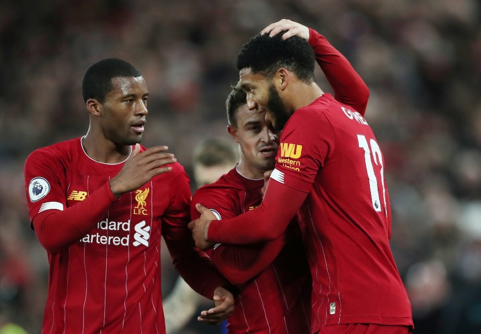 Liverpool mantiene el liderato (Reuters)
