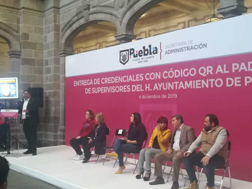 Se presentó la credencia para del padrón único de supervisores, el cual contiene código QR y fotografía del trabajador. (Angélica Tenahua)