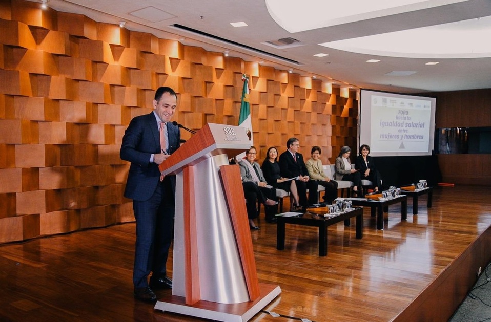 Arturo Herrera en el foro “Hacía la igualdad salarial entre hombres y mujeres” (@Hacienda_Mexico)