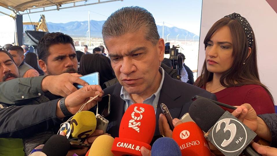 El gobernador dio el anuncio de la sustitución de las unidades dañadas. (Christian Sánchez)