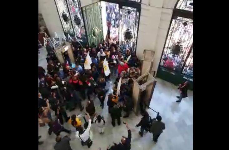 Integrantes de Asamblea de Barrios irrumpieron en el Congreso de CdMx. | Cinthya Stettin