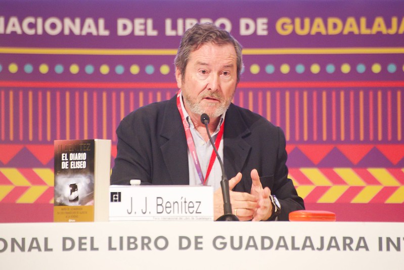 José Benítez presenta 'El Diario de Eliseo. Caballo de Troya' (Cortesía Ruth Rosas)