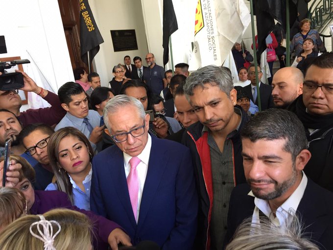 Legisladores atendieron a integrantes de la Asamblea de Barrios. (Tomado de @Congreso_CdMex)