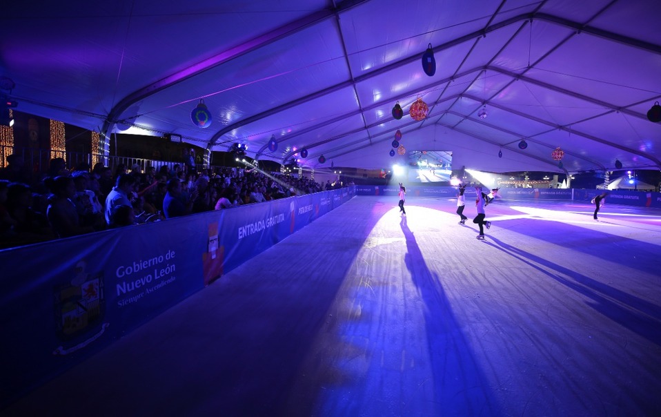 La pista de hielo permanecerá hasta el próximo 6 de enero‬, en un horario de las 12:00 a las 20:00. (Foto: Especial)