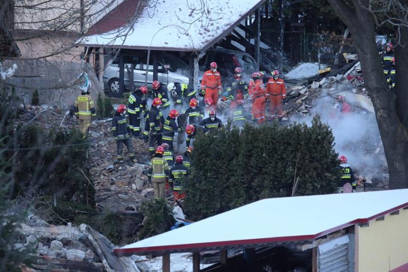 Las primeras hipótesis apuntan a que la explosión podría haber sido causada por una fuga en la tubería del gas. (EFE)