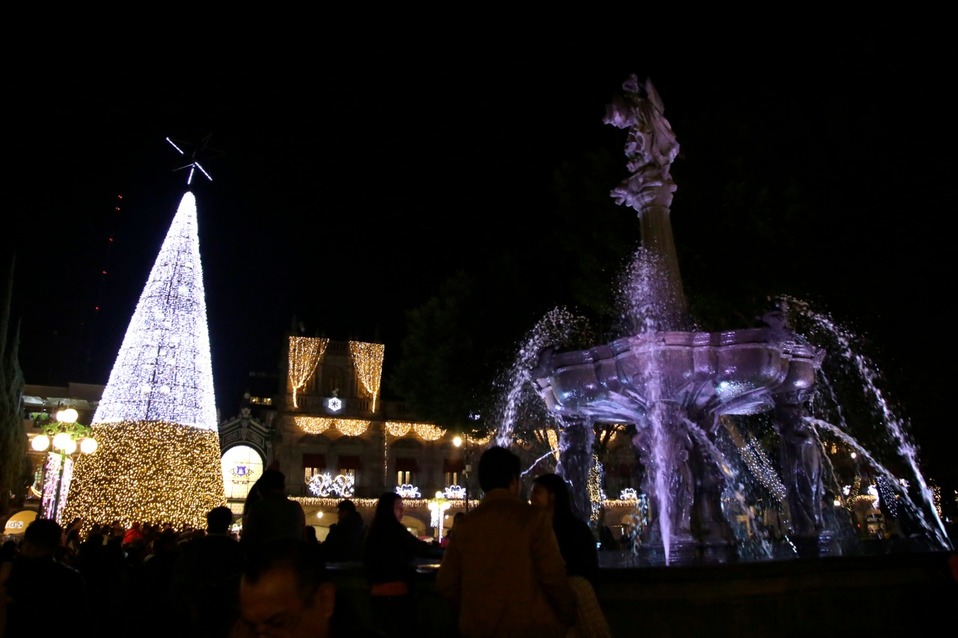 El secretario de Infraestructura y Servicios Públicos, José Israel Román Romano, precisó que serán 5 mil 200 luminarias con motivos navideños. (Agenci