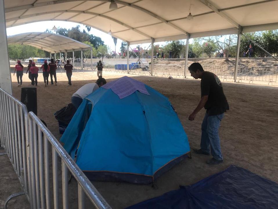 Una brigada de 50 jóvenes inició la invitación para ocupar los espacios.