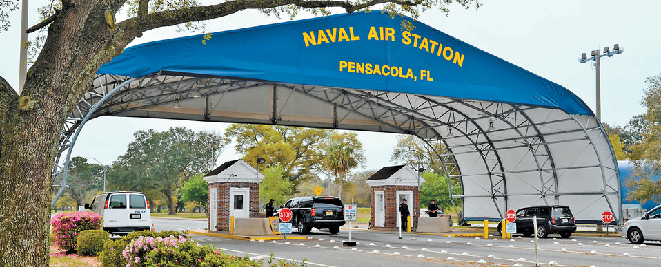La estación de Pensacola tiene un personal de 16 mil militares y 6 mil civiles. (Reuters)