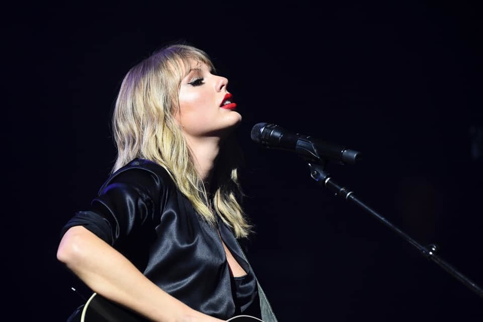 Taylor Swift (Facebook)