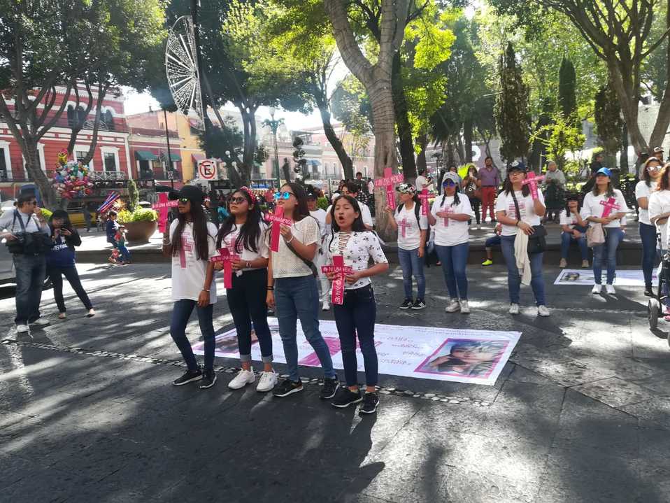 Exigen justicia por Abigail Pulido con el performance "El Violador eres tú". (Angélica Tenahua)