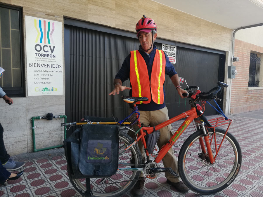 Embíclate México, es un proyecto lo inició hace ocho meses viajando en bicicleta recorriendo a la fecha seis capitales del país. (Luis Carlos Valdés)