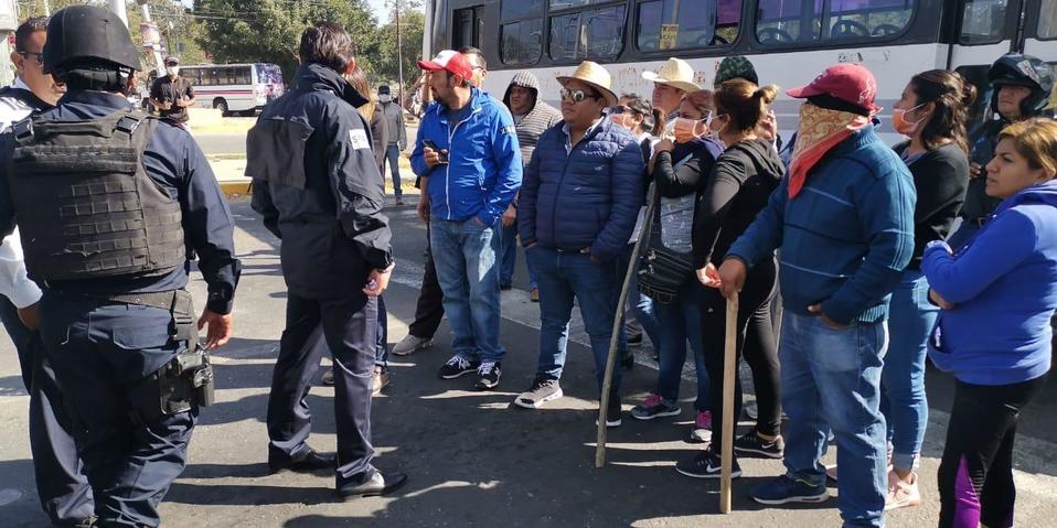 Los manifestantes mantienen tres bloqueos en la ciudad. (Óscar Rodríguez)