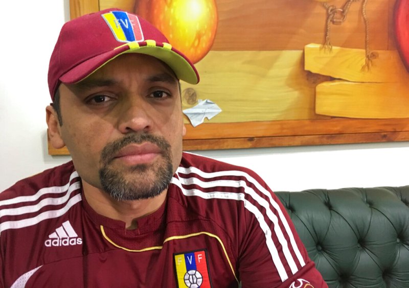 El teniente coronel venezolano Illich Sánchez, parte de un grupo de militares que se rebeló contra el gobierno de Nicolás. (AP)