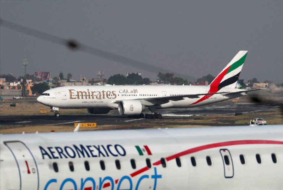 El vuelo de Emirates llegando al Aeropuerto Internacional de la Ciudad de México. (Reuters)